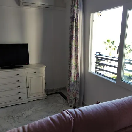 Apartment In First Line Apto 4-3 Marbella