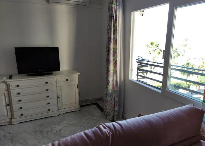 Апартаменти In First Line Apto 4-3 Марбелья